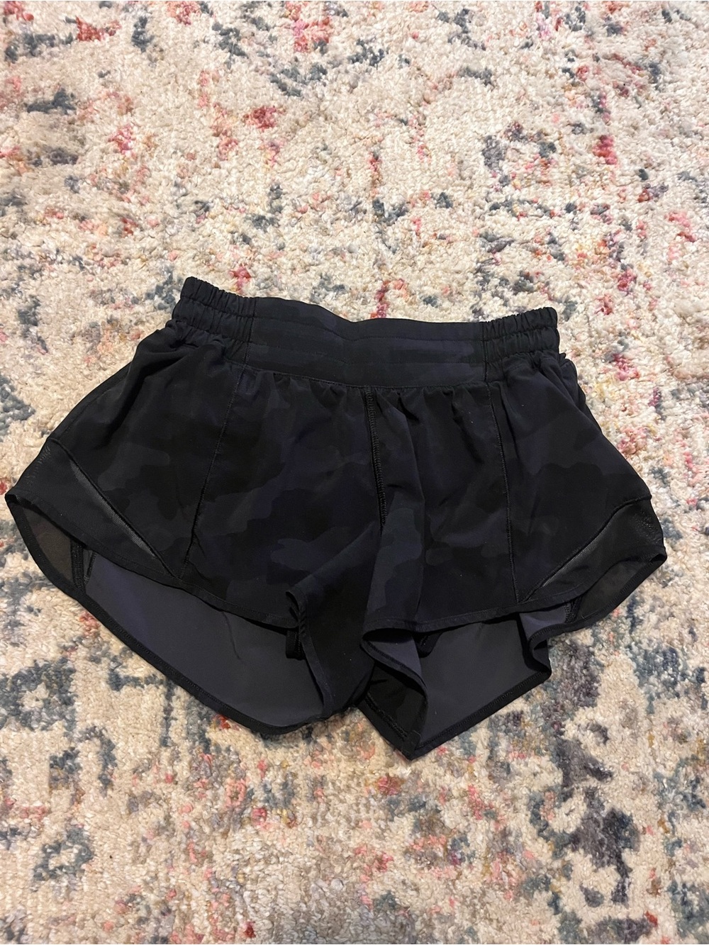 Lululemon low rise hotty hot 2.5" shorts- black camo print
